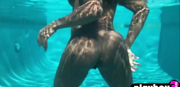  Amazing black babe with nice big ass Ana Foxxx played with herself in the pool
